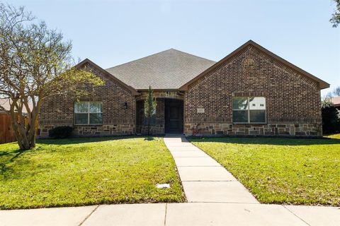 Photo of 924 Via Barcelona, Mesquite, TX 75150 (MLS # 21224659)