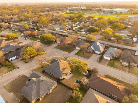 Tiny photo for 701 Queens Drive, Waxahachie, TX 75165 (MLS # 21196121)