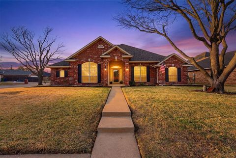 Photo of 701 Queens Drive, Waxahachie, TX 75165 (MLS # 21196121)