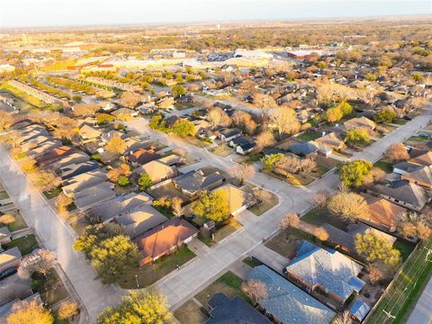 Tiny photo for 701 Queens Drive, Waxahachie, TX 75165 (MLS # 21196121)