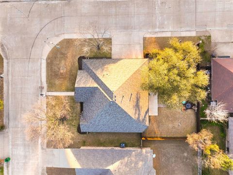 Tiny photo for 701 Queens Drive, Waxahachie, TX 75165 (MLS # 21196121)