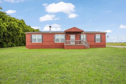 Photo of 8791 County Road 1143, Celeste, TX 75423 (MLS # 21262682)