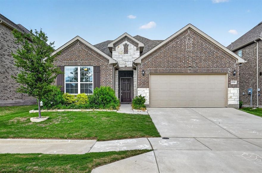 Welcome to this stunning 2-story home featuring 4 bedrooms and 3 bathrooms, offering the perfect combination of comfort, style, and functionality. As you step inside, you will find a spacious layout with open living spaces, including a cozy living room and a loft-style office, perfect for family gatherings or quiet evenings at home.
The open-concept kitchen is a chef’s dream, complete with granite countertops, a built-in gas range, and stainless steel appliances. Designed with entertaining in mind, the kitchen flows seamlessly into the living and dining areas, making it ideal for hosting family and friends.
Upstairs, you will find generously sized bedrooms along with a game room, creating a floor plan that fits today’s modern lifestyle. Step outside to a large backyard with plenty of room for outdoor activities, along with a beautiful greenbelt behind the home that adds both privacy and a peaceful setting.
Located in a desirable neighborhood in Haslet, this home offers convenient access to top-rated schools, parks, shopping, and dining, making it an excellent place to call home.Hurry, schedule your showing today.