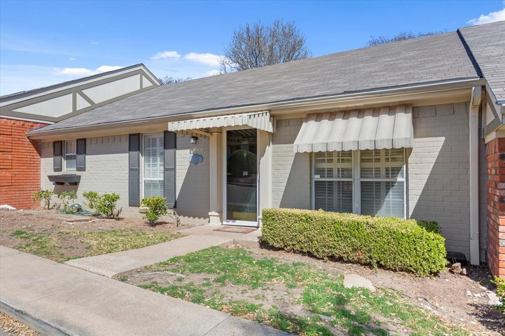 5226 Lake Shore Drive