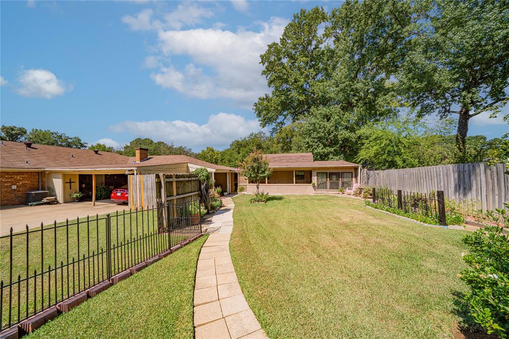 Thomas Manor - Residential