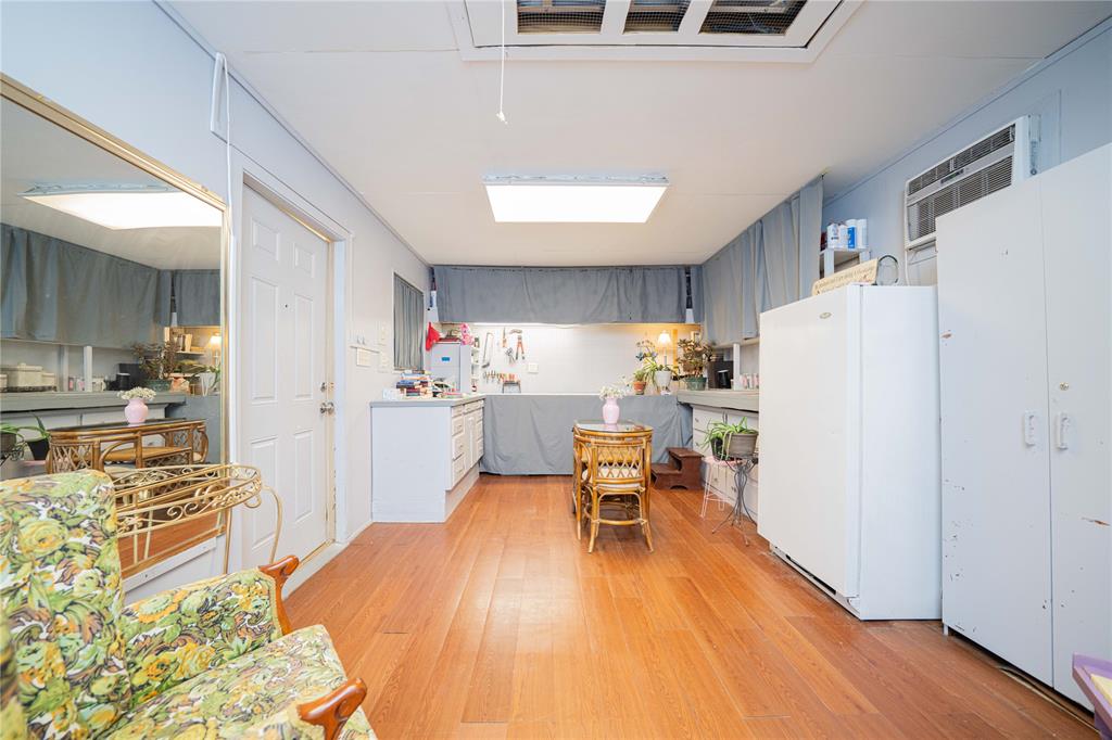 Thomas Manor - Residential