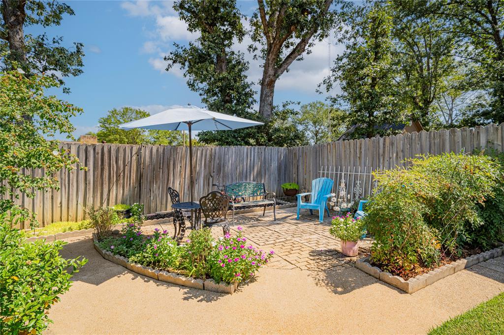 Thomas Manor - Residential