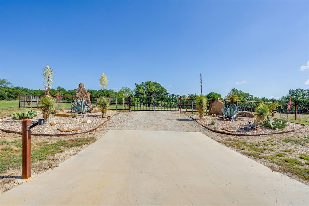 Photo of 138 Calle Encino Lane, Millsap, TX 76066 (MLS # 21251254)