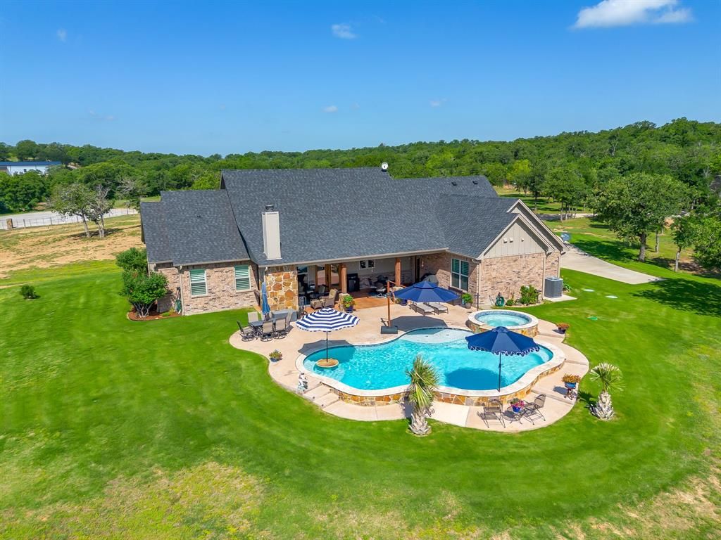 Photo of 138 Calle Encino Lane, Millsap, TX 76066 (MLS # 21251254)