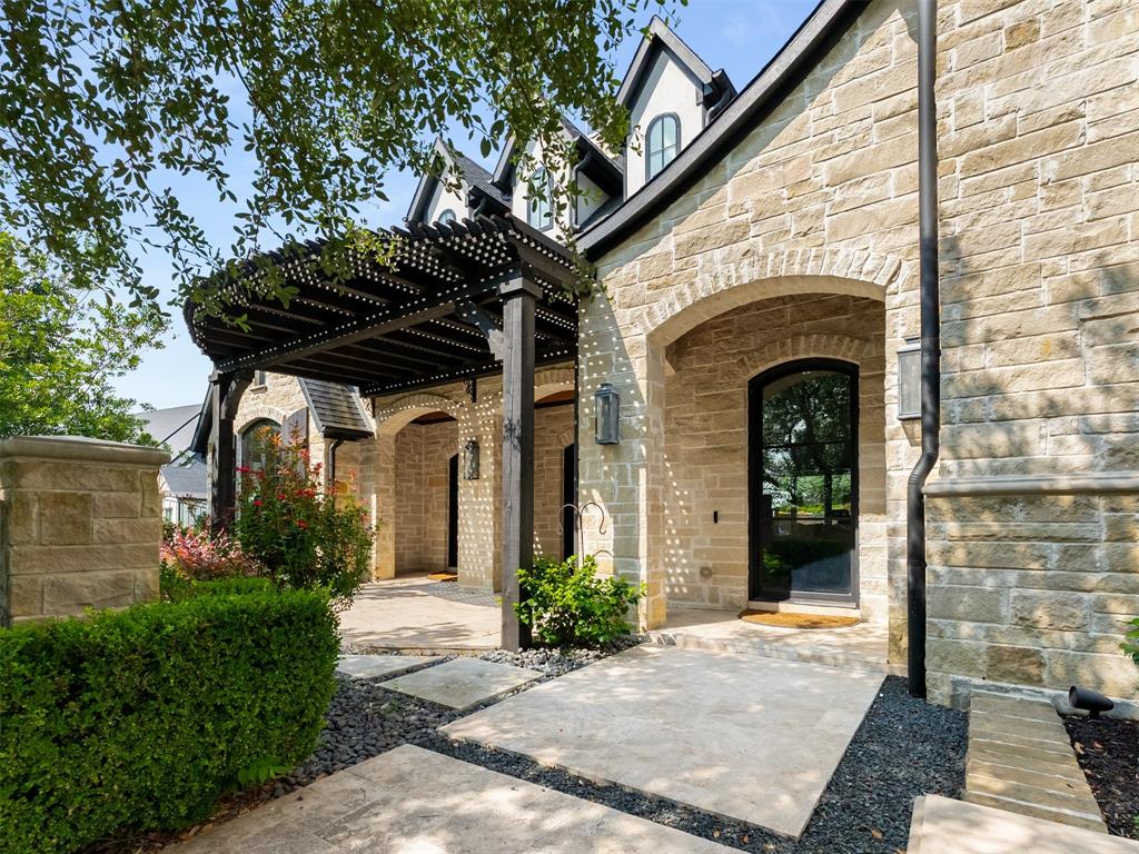 1370 Red Oak Trail