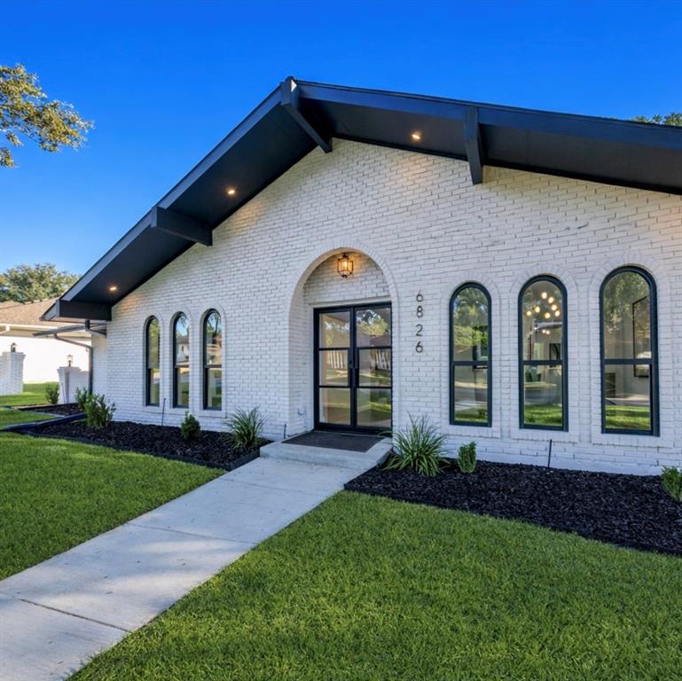 6826 Town Bluff Drive