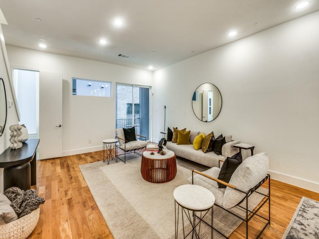 426 W 9th Street 105