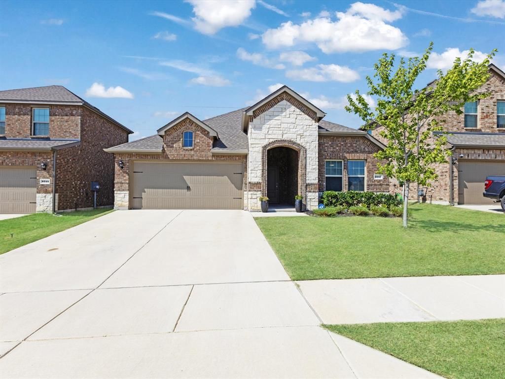 Photo of 3257 Trails End Road, Aubrey, TX 76227 (MLS # 21320699)