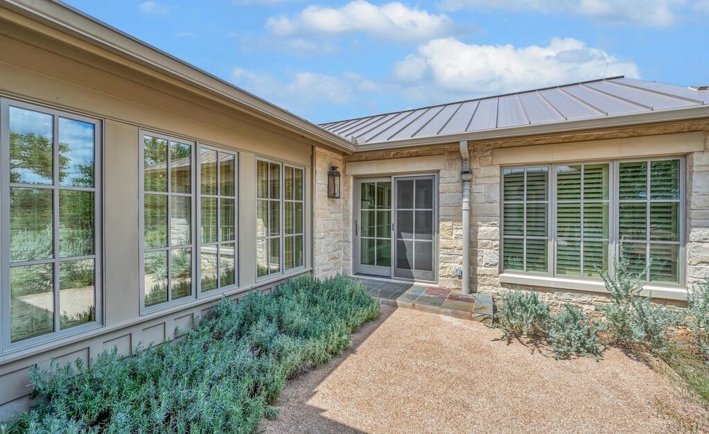3989 Sunset Cliff Road