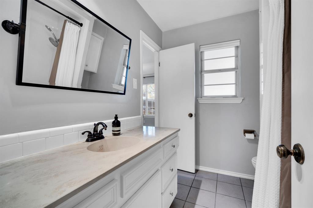 College Hills#4 - Residential Lease