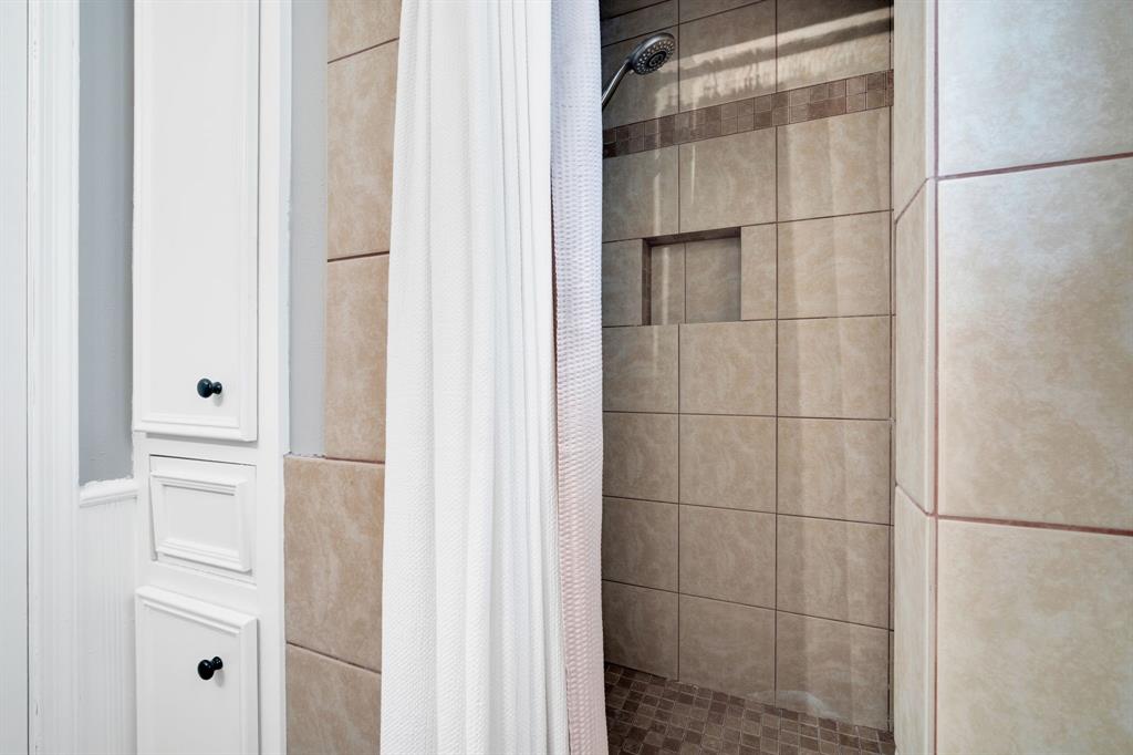 College Hills#4 - Residential Lease