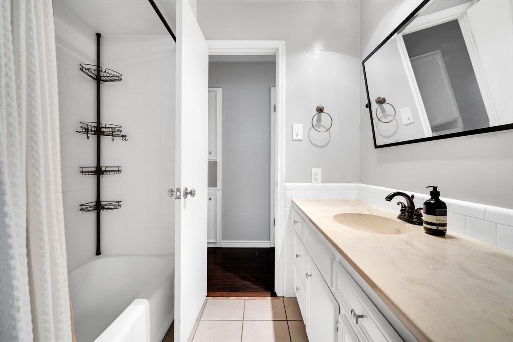 College Hills#4 - Residential Lease