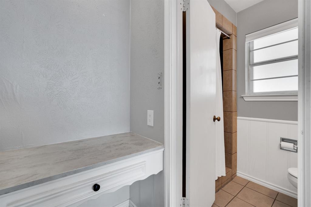 College Hills#4 - Residential Lease