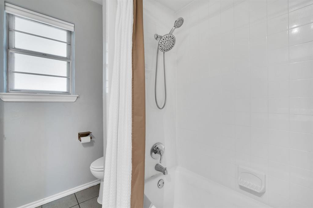 College Hills#4 - Residential Lease