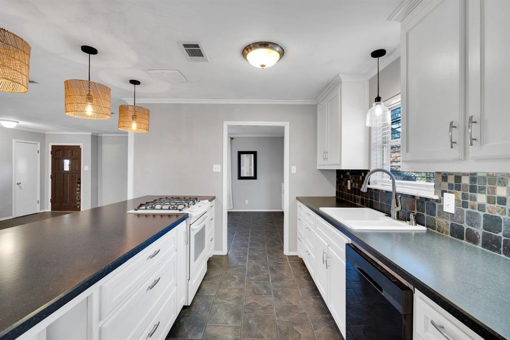 College Hills#4 - Residential Lease