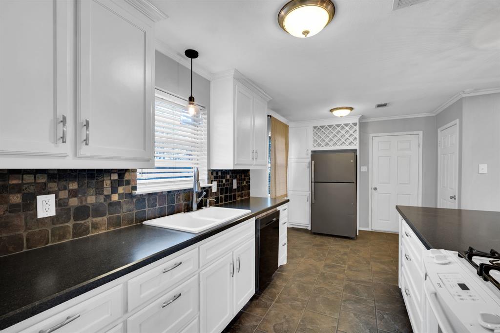 College Hills#4 - Residential Lease