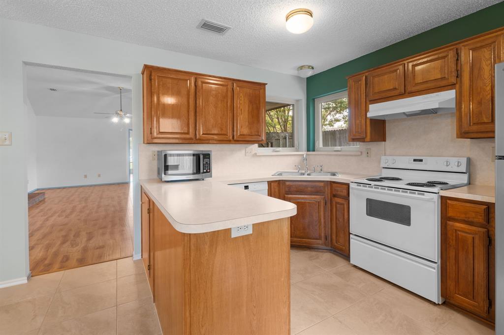 2420 Oakcrest Drive