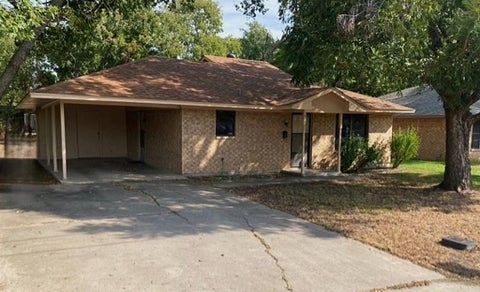 Photo of 826 W 9th Street, Bonham, TX 75418 (MLS # 21343385)