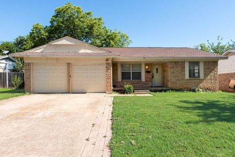 Photo of 311 Azalea Lane, Duncanville, TX 75137 (MLS # 21091777)