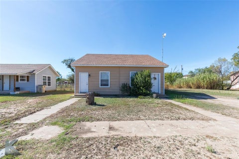 Photo of 344 SW Avenue A #A, Hamlin, TX 79520 (MLS # 21409108)