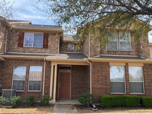 2719 OLYMPIC PARK DR, GRAND PRAIRIE, TX 75050 - Image efcd29e8769fe2cf98656c7202976eab/1137877255