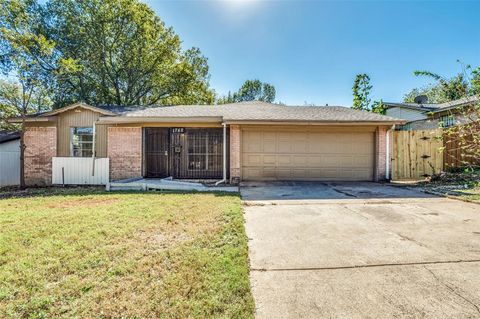 1742 E Red Bird Lane Dallas TX 75241