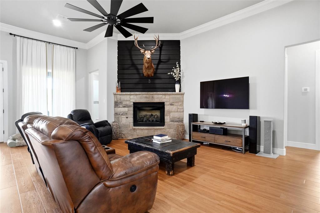 1015 Louise Lane