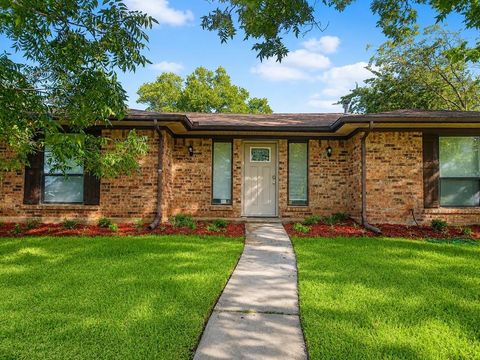Photo of 5209 Sarasota Drive, Garland, TX 75043 (MLS # 21328926)