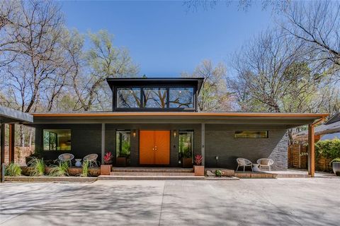 Photo of 406 S Ravinia Drive, Dallas, TX 75211 (MLS # 21210239)