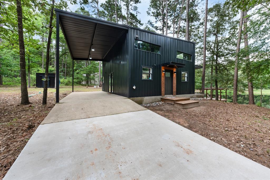 590 Private Road 8585