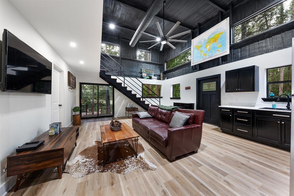 590 Private Road 8585