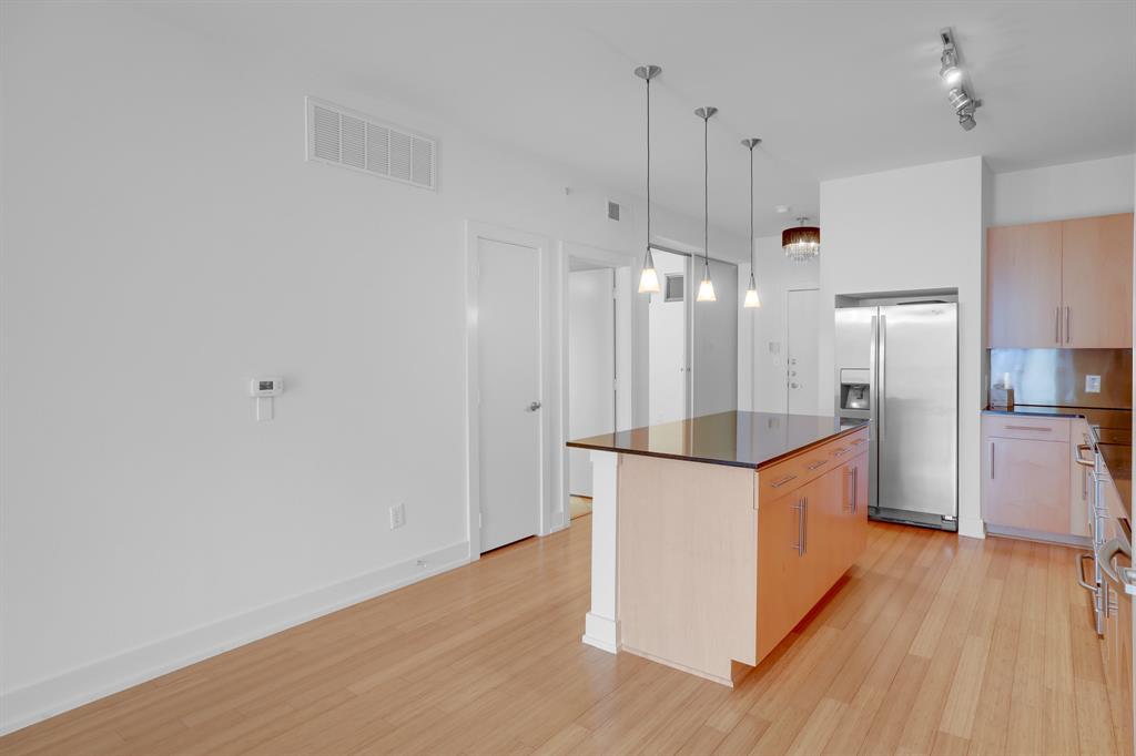 4333 Gilbert Avenue 215