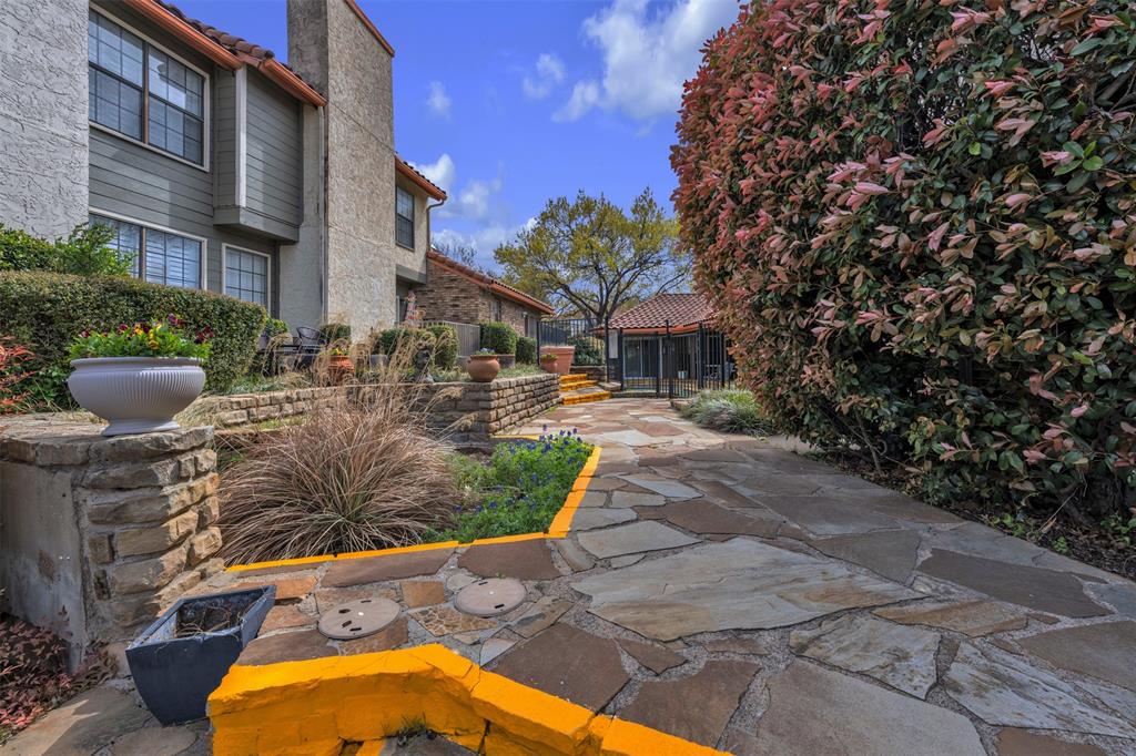 Ridgmar Crossroads Condo - Residential