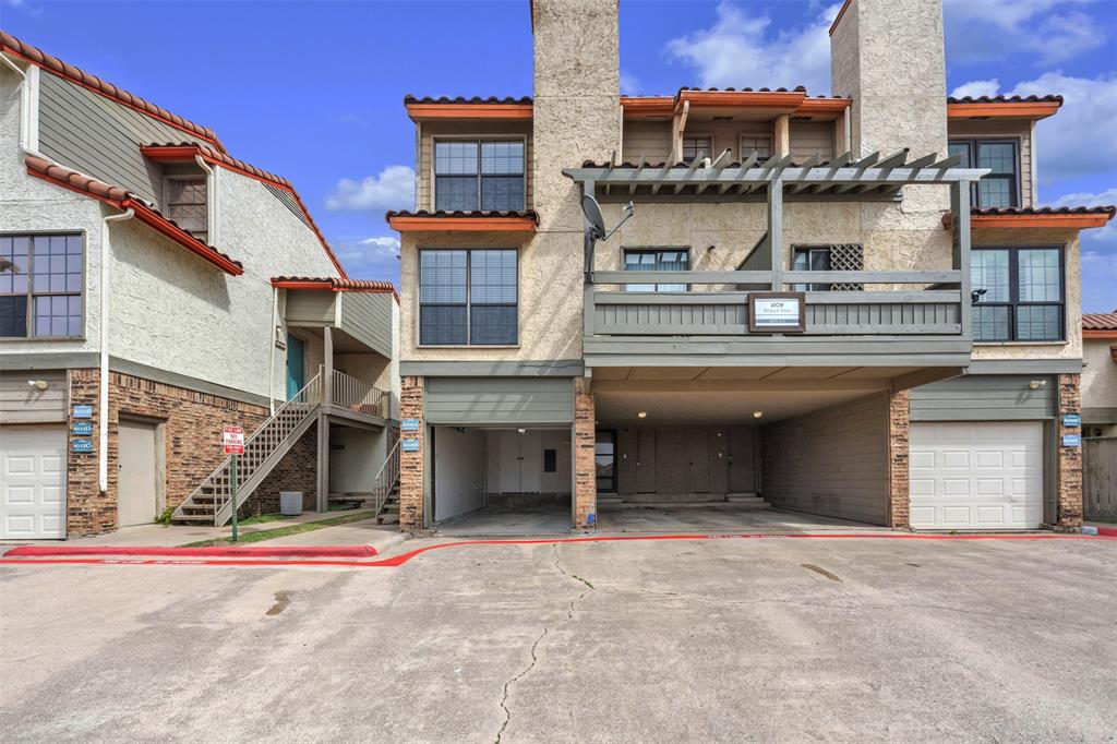 Ridgmar Crossroads Condo - Residential