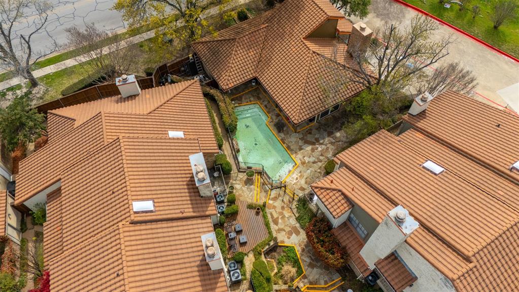 Ridgmar Crossroads Condo - Residential