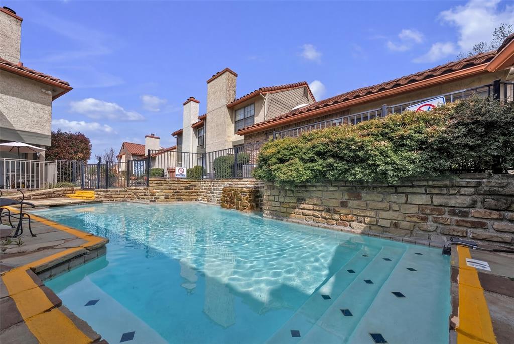 Ridgmar Crossroads Condo - Residential