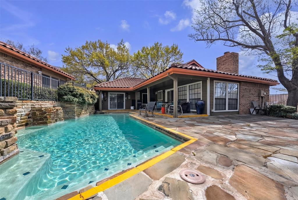 Ridgmar Crossroads Condo - Residential