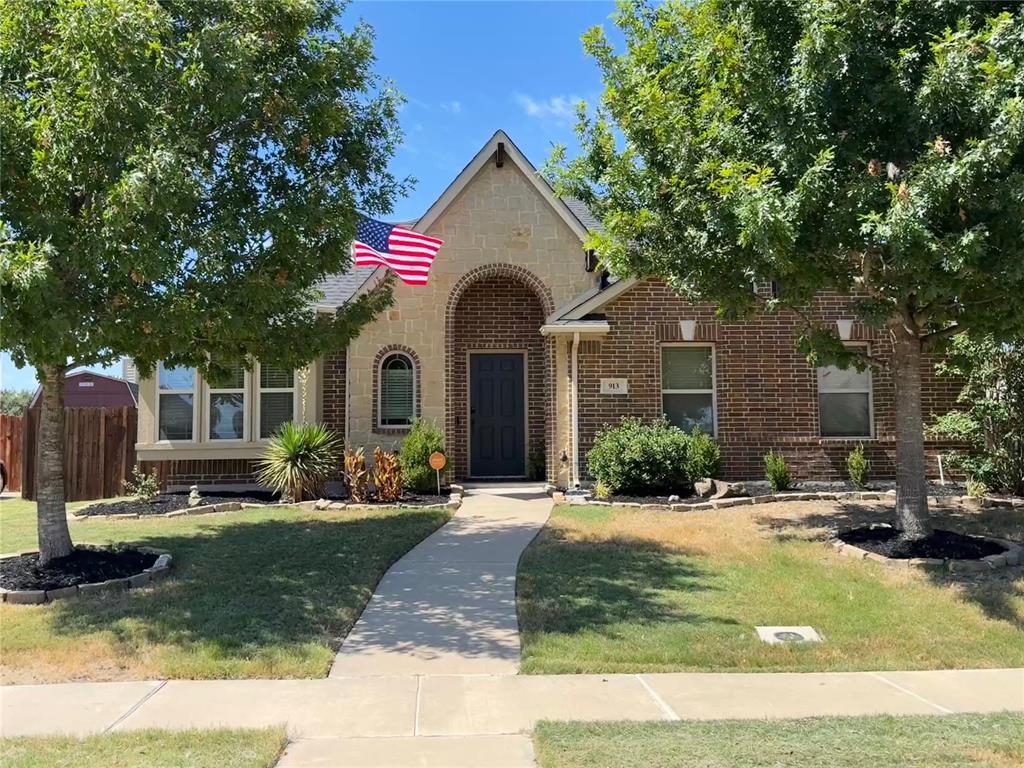 Photo of 913 Mill Pond Drive, Midlothian, TX 76065 (MLS # 21392312)