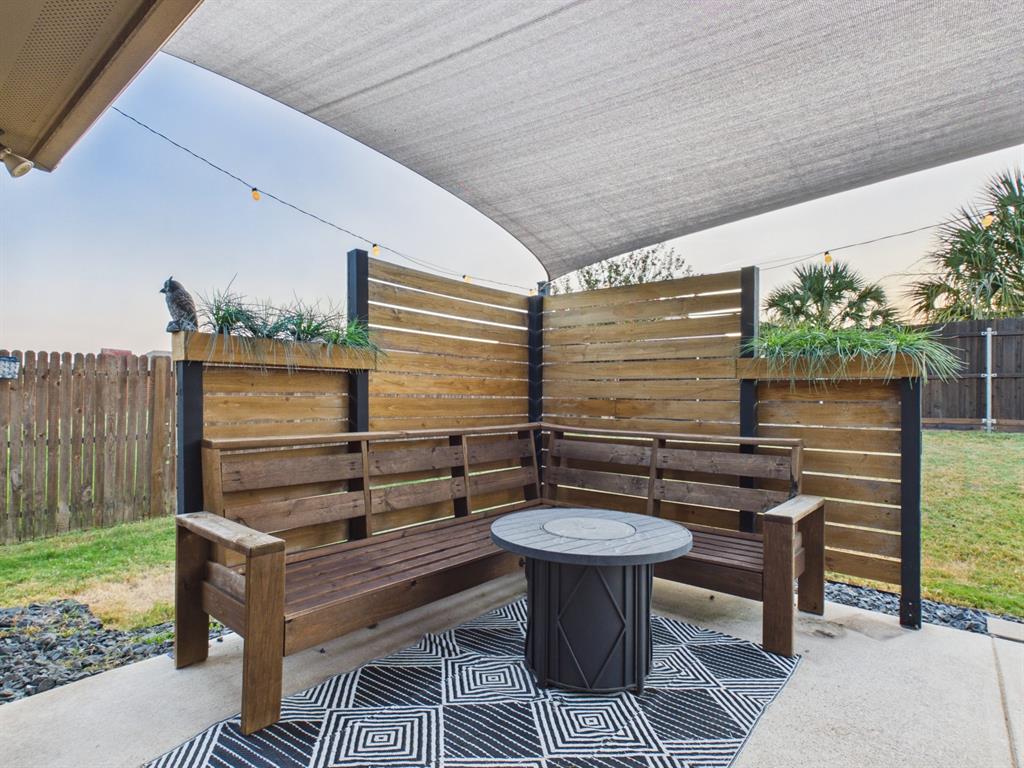 Photo of 913 Mill Pond Drive, Midlothian, TX 76065 (MLS # 21392312)