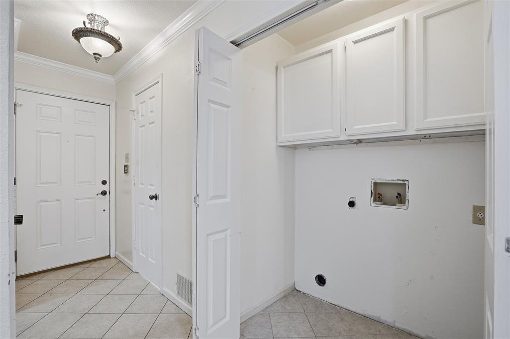 Fort Worth, Texas 76116, United States, 2 Bedrooms Bedrooms, ,3 BathroomsBathrooms,Residential,Pending,250106