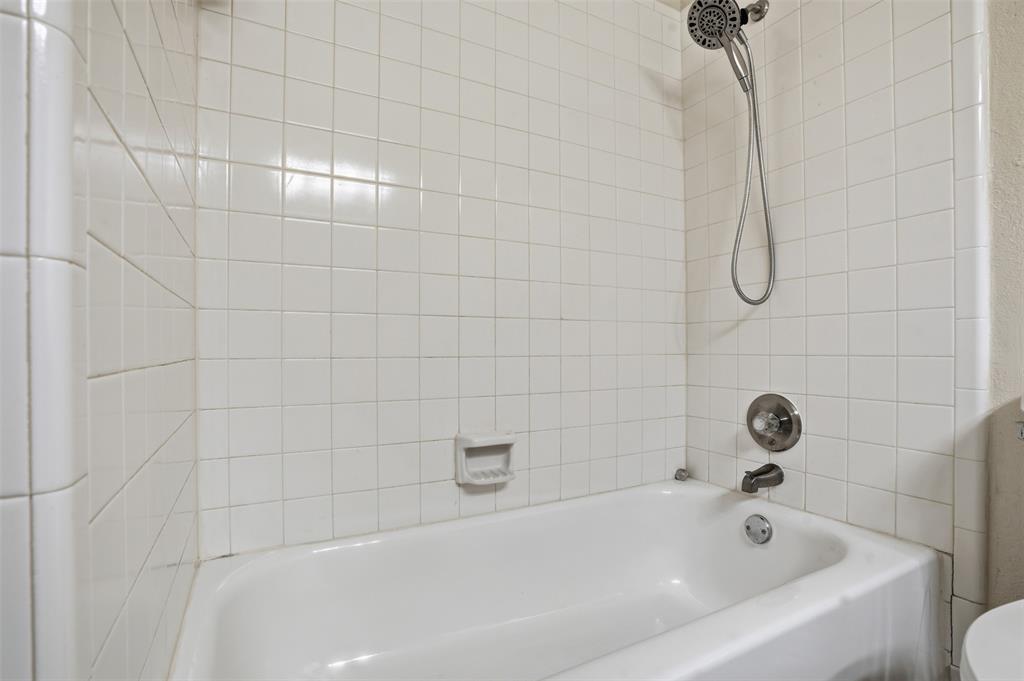 Fort Worth, Texas 76116, United States, 2 Bedrooms Bedrooms, ,3 BathroomsBathrooms,Residential,Pending,250106