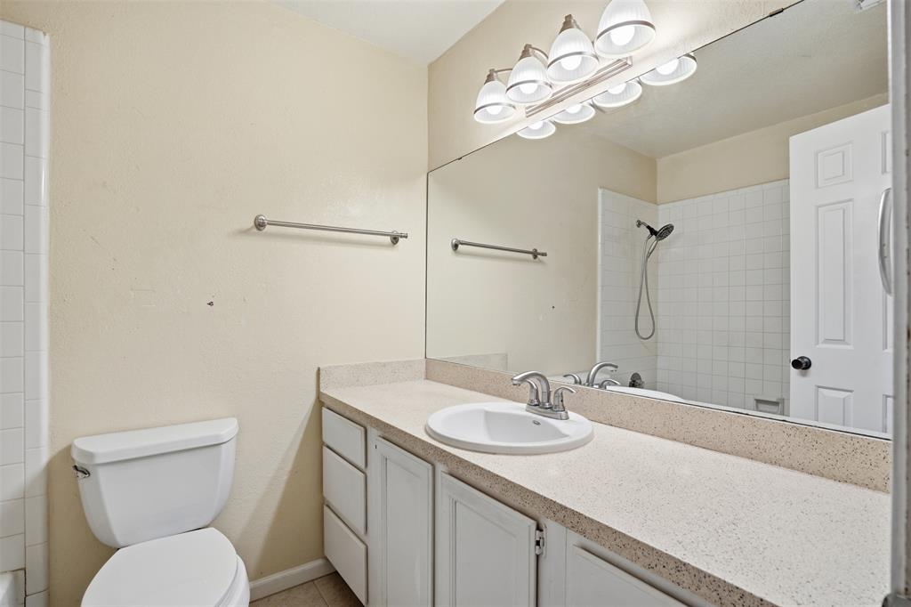 Fort Worth, Texas 76116, United States, 2 Bedrooms Bedrooms, ,3 BathroomsBathrooms,Residential,Pending,250106