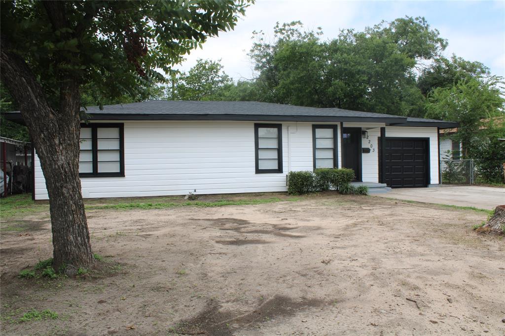 2203 SOUTHSIDE DR
