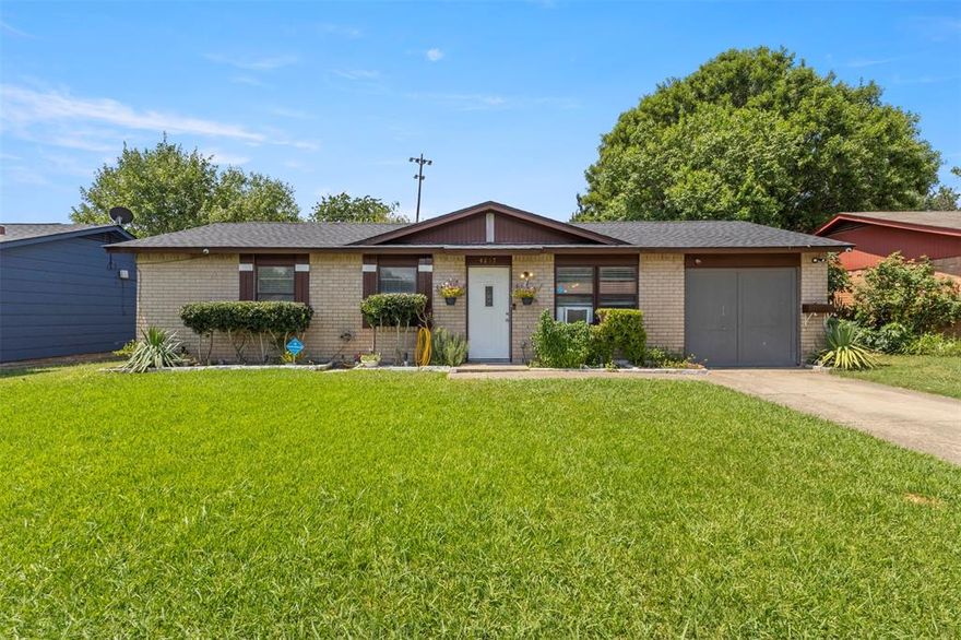 This charming 3-bedroom home is move-in ready and ready to welcome you home! Step inside to discover updated flooring throughout and an abundance of natural light, creating both comfort and style. Conveniently located near I-20, I-635, and Highway 175, with shopping, dining, and schools just minutes away. Offering both comfort and convenience, this home is the perfect choice for your next move. Schedule your tour today!