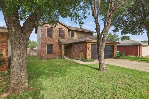 Photo of 2324 Southway, Denton, TX 76207 (MLS # 21164262)